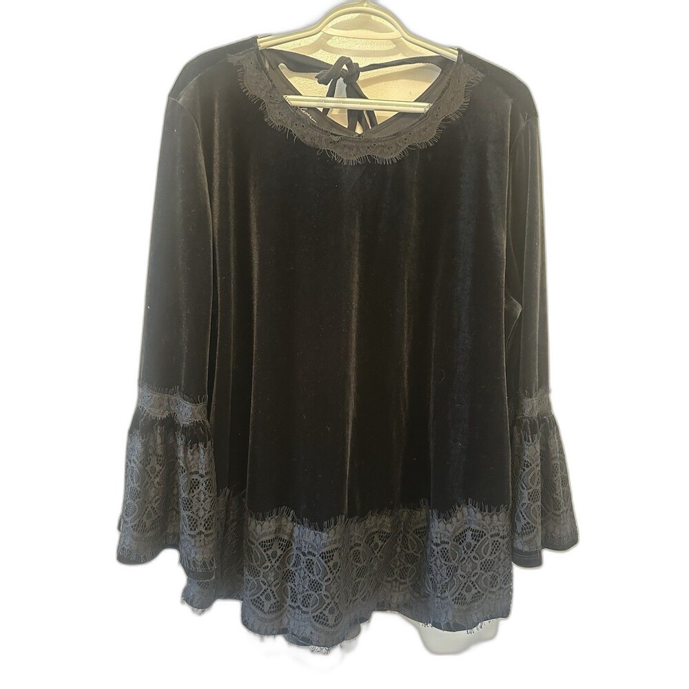 Calessa Black Velvet Lace Trim Bell Sleeve Top Size Large Boho Keyhole Back